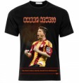 Çubuklu forma ile Harry Kewell T-shirt'ü.